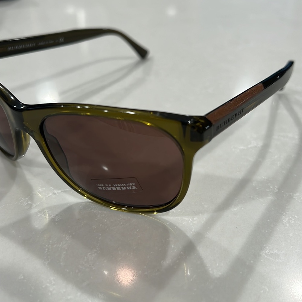 NWOT [Burberry] Men’s Olive Green Sunglasses B4123 3356/73 with Case - Picture 9 of 13